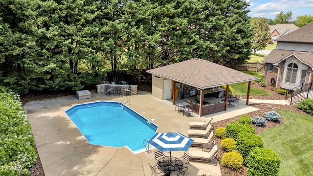 5 Carriage Ct, Johnson City, TN 37604 - swimming pool featuring a patio area, outdoor lounge area, outdoor dining area, and an outbuilding