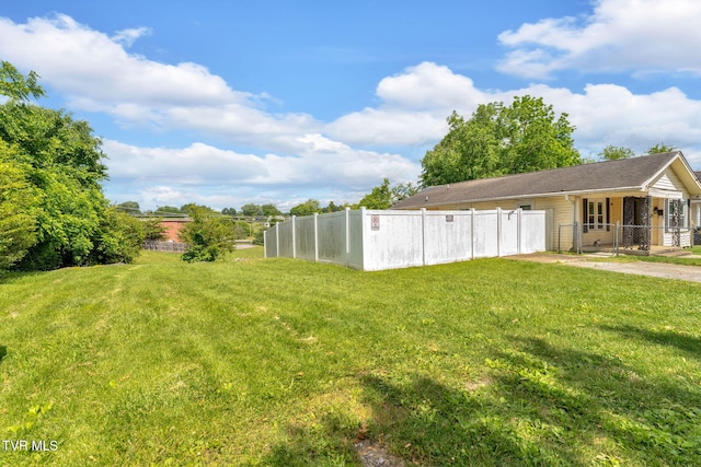 1217 Kentucky Ave, Bristol, TN 37620 - view of yard with a gate