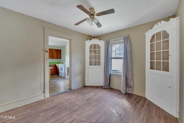 1217 Kentucky Ave, Bristol, TN 37620 - empty room featuring wood finished floors, a ceiling fan, and baseboards