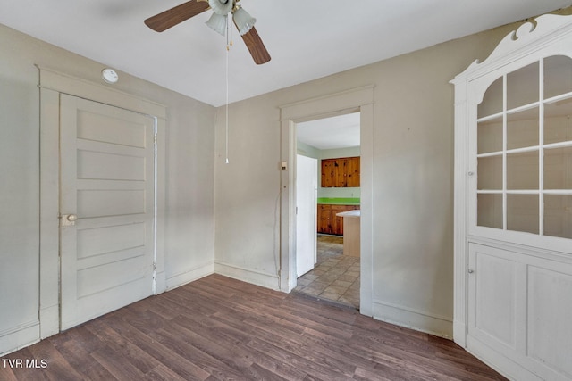 1217 Kentucky Ave, Bristol, TN 37620 - spare room featuring ceiling fan, dark wood-style floors, baseboards, and a smoke detector