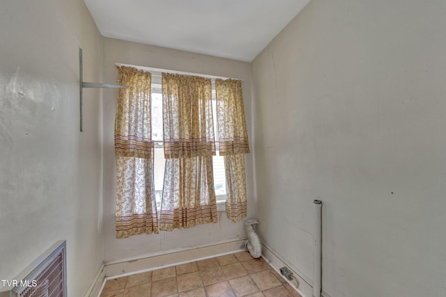 1217 Kentucky Ave, Bristol, TN 37620 - empty room featuring baseboards