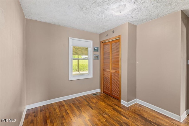 105 Meredith Dr, Elizabethton, TN 37643 - spare room with dark wood finished floors, baseboards, and a textured ceiling
