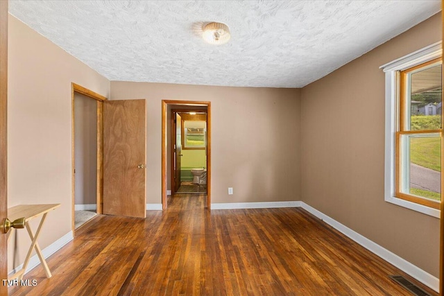 105 Meredith Dr, Elizabethton, TN 37643 - unfurnished room featuring a textured ceiling, wood finished floors, and baseboards