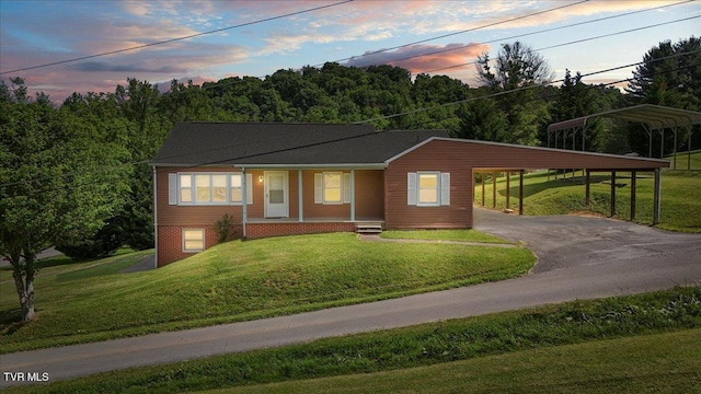 105 Meredith Dr, Elizabethton, TN 37643 - single story home featuring driveway, covered porch, and a front lawn