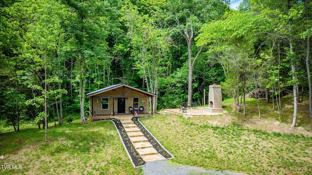455 Okey Mowell Rd, Kingsport, TN 37660 - view of front facade with a front lawn, covered porch, and a forest view