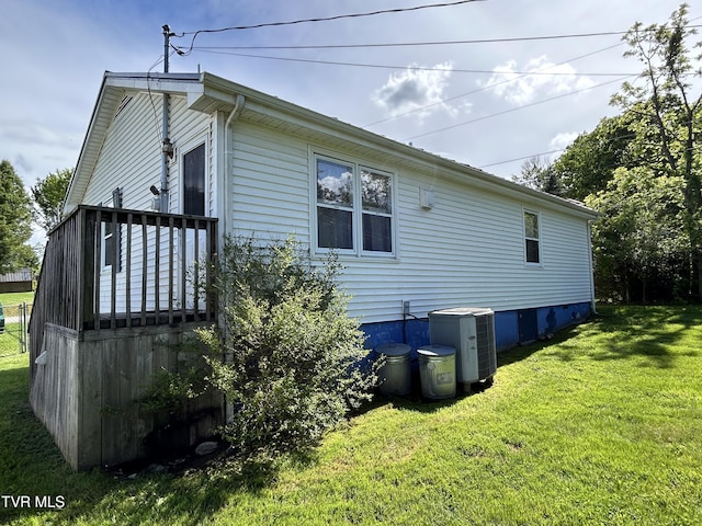 12139 Driffield Dr, Coeburn, VA 24230 - view of side of property with a lawn and central AC unit