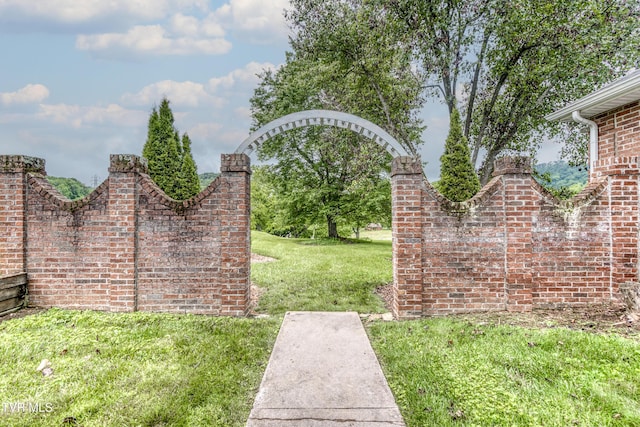 22319 Campground Rd, Bristol, VA 24202 - gate with a yard