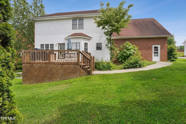 1402 Lake Ridge Sq, Johnson City, TN 37601 - back of property featuring a deck, a lawn, and brick siding