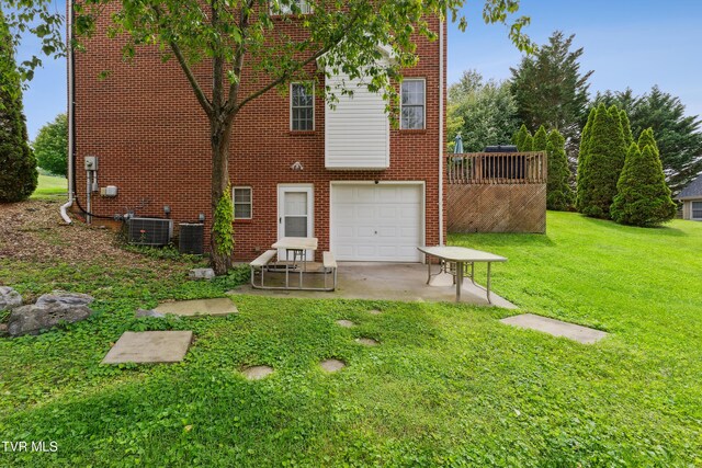 1402 Lake Ridge Sq, Johnson City, TN 37601 - back of property with a lawn, brick siding, and central AC unit