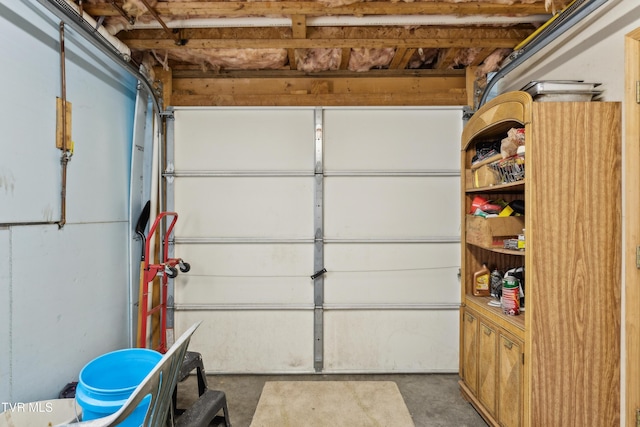 1402 Lake Ridge Sq, Johnson City, TN 37601 - view of garage
