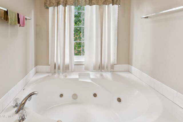1402 Lake Ridge Sq, Johnson City, TN 37601 - full bath with a tub with jets