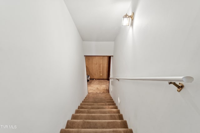 1402 Lake Ridge Sq, Johnson City, TN 37601 - view of staircase