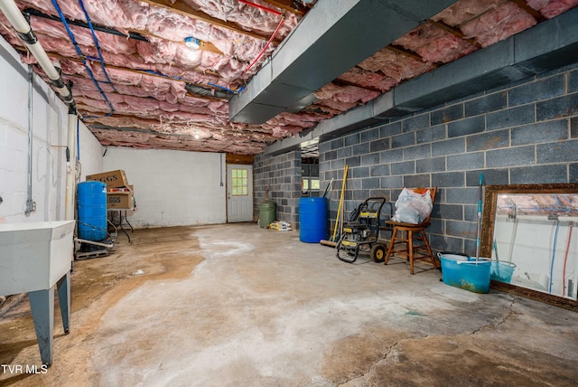293 Miller Rd, Jonesborough, TN 37659 - below grade area featuring a water pressure tank and concrete block wall