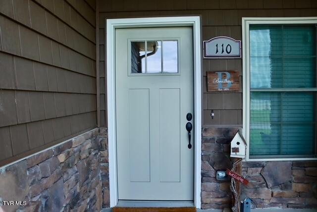 110 Rhetts Way, Jonesborough, TN 37659 - property entrance featuring stone siding