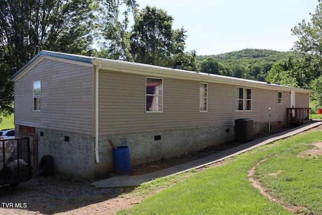 17508 Dreamers Ln, Glade Spring, VA 24340 - view of side of property featuring crawl space and a yard