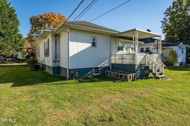 215 Clinchfield Ave, Erwin, TN 37650 - rear view of house with a yard