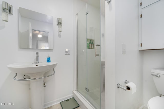 215 Clinchfield Ave, Erwin, TN 37650 - full bathroom featuring toilet, a shower stall, baseboards, and ceiling fan