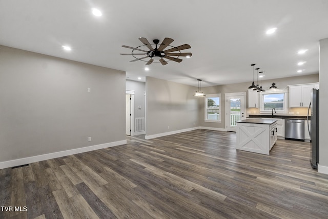 5980 Snapps Ferry Rd, Afton, TN 37616 - unfurnished living room featuring a sink, ceiling fan, recessed lighting, dark wood finished floors, and baseboards
