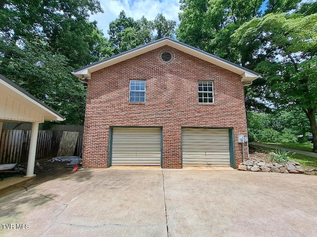 226 Heritage Hills Dr, Greeneville, TN 37745 - garage featuring concrete driveway