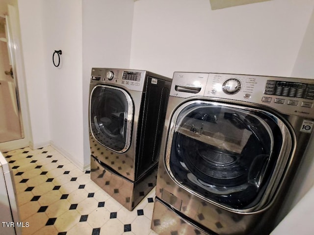 226 Heritage Hills Dr, Greeneville, TN 37745 - laundry area with washing machine and dryer and light floors
