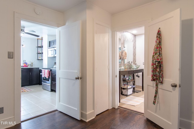 1416 E Cedar St, Bristol, TN 37620 - corridor featuring wood finished floors