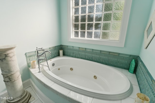 133 Knob Creek Dock Rd, Johnson City, TN 37601 - full bath featuring a tub with jets