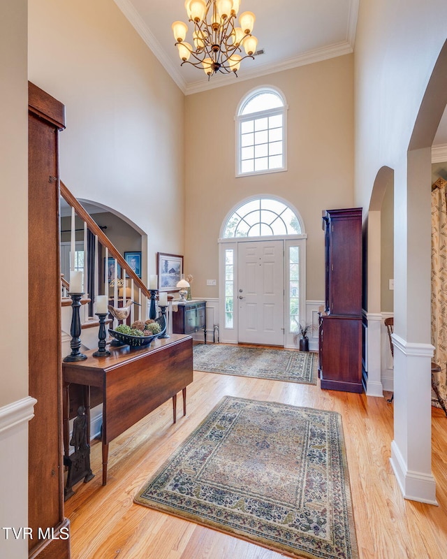 117 Quail Heights Ct, Kingsport, TN 37663 - foyer entrance with wood finished floors, crown molding, arched walkways, a chandelier, and a high ceiling