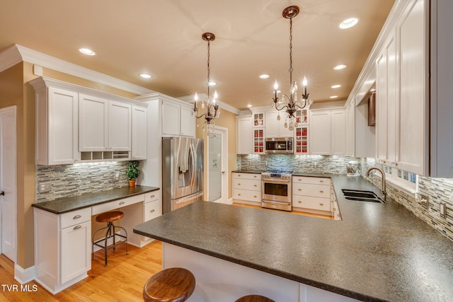 117 Quail Heights Ct, Kingsport, TN 37663 - kitchen featuring stainless steel appliances, a sink, a chandelier, decorative backsplash, and crown molding