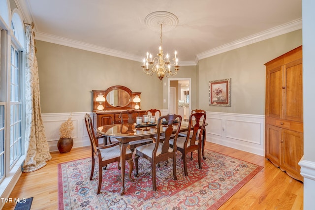 117 Quail Heights Ct, Kingsport, TN 37663 - dining area featuring a chandelier, crown molding, light wood-style flooring, and wainscoting