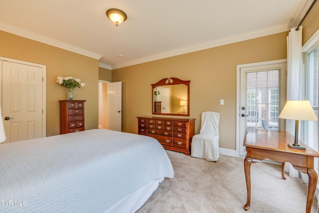 117 Quail Heights Ct, Kingsport, TN 37663 - bedroom featuring ornamental molding, access to exterior, light colored carpet, and baseboards