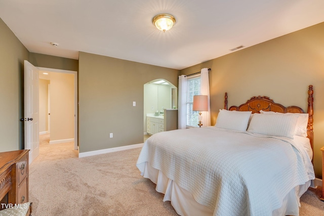 117 Quail Heights Ct, Kingsport, TN 37663 - bedroom featuring arched walkways, light colored carpet, baseboards, and ensuite bathroom