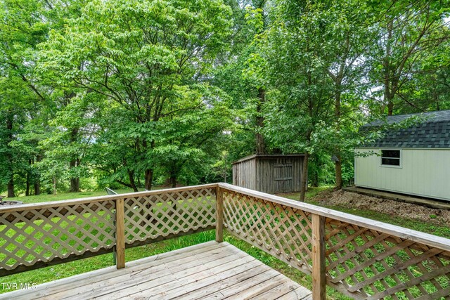 122 Spring Hollow Ln, Jonesborough, TN 37659 - wooden deck featuring view of wooded area