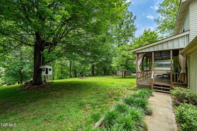 122 Spring Hollow Ln, Jonesborough, TN 37659 - view of grassy yard with a wooden deck and a ceiling fan