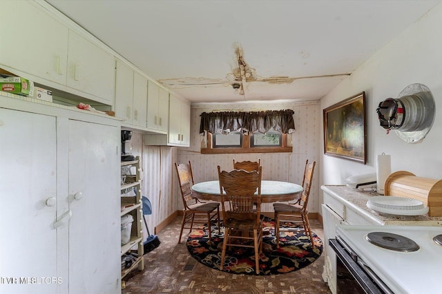 2170 Lone Mountain Rd, Tazewell, TN 37879 - dining room with baseboards