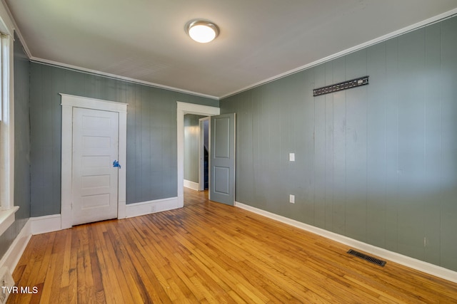 905 Kentucky Ave, Bristol, TN 37620 - unfurnished bedroom with hardwood / wood-style floors and crown molding