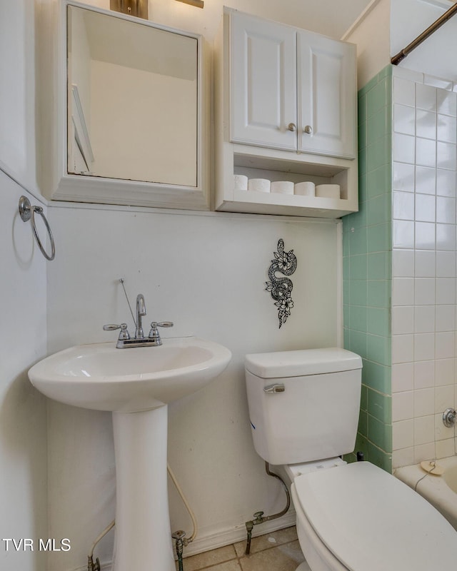 905 Kentucky Ave, Bristol, TN 37620 - bathroom featuring tub / shower combination and tile patterned flooring