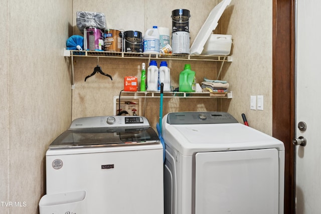 364 Berry Ridge Rd, Jonesborough, TN 37659 - washroom with separate washer and dryer and a textured wall