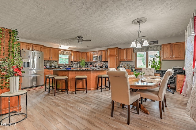 205 Live Oak Dr, Kingsport, TN 37660 - dining area with light wood finished floors, a chandelier, a textured ceiling, and ceiling fan