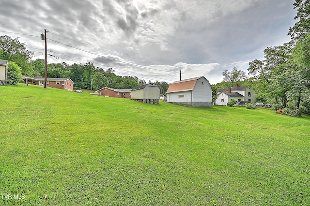 205 Live Oak Dr, Kingsport, TN 37660 - view of green lawn with an outdoor structure and a barn