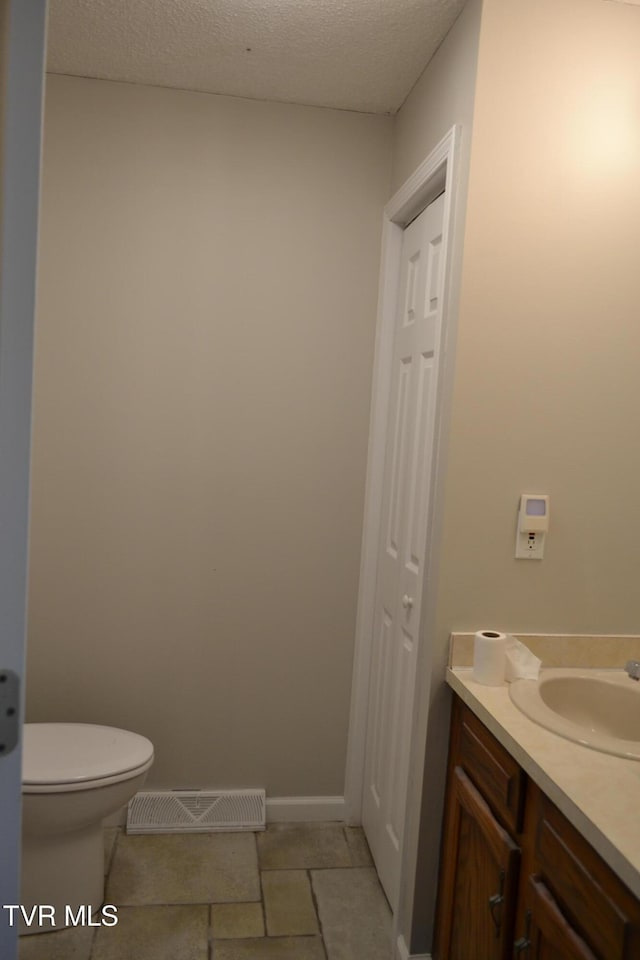 290 Kinchloe Mill Rd, Jonesborough, TN 37659 - bathroom featuring toilet, vanity, and a textured ceiling