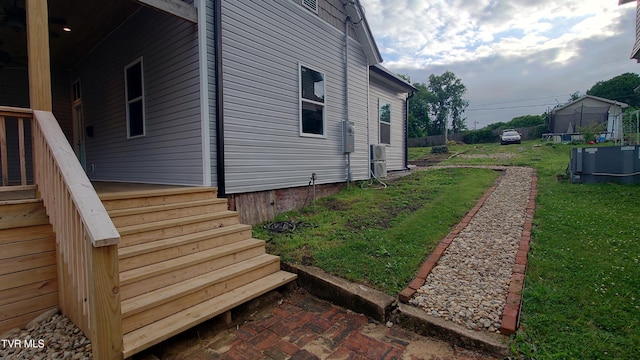 616 6th St, Bristol, TN 37620 - view of side of home with a yard