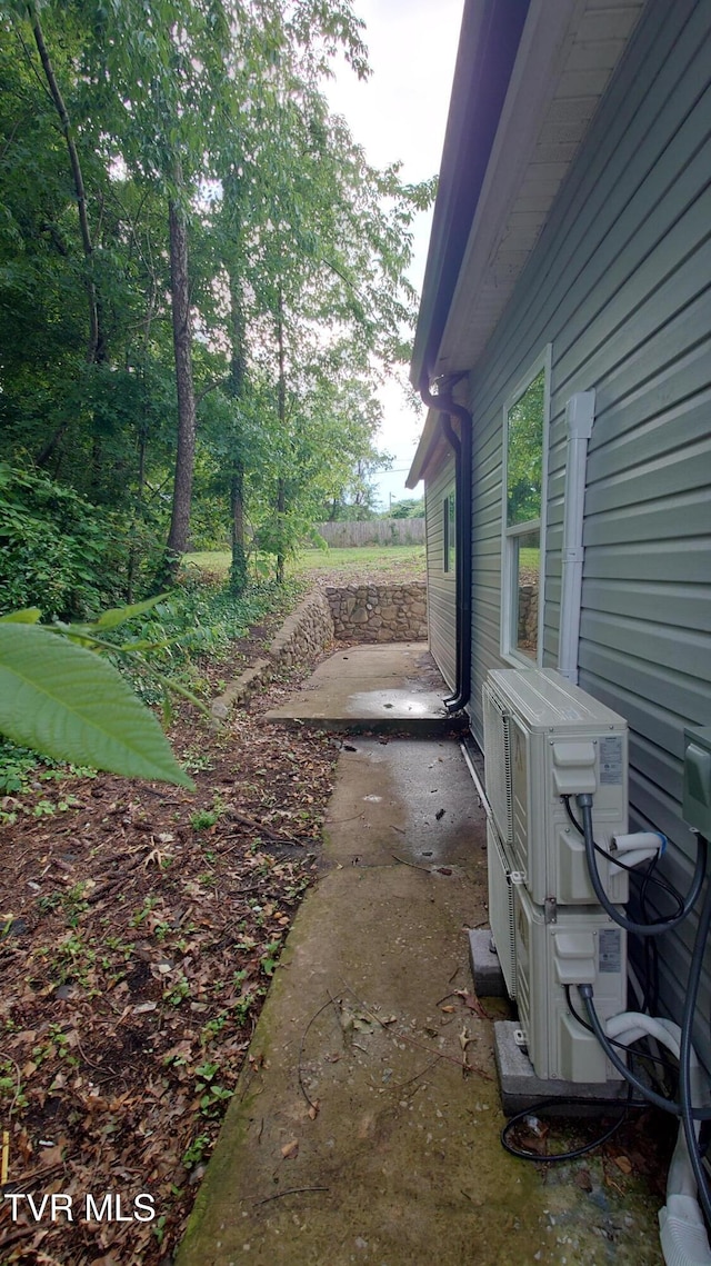 616 6th St, Bristol, TN 37620 - view of yard with ac unit