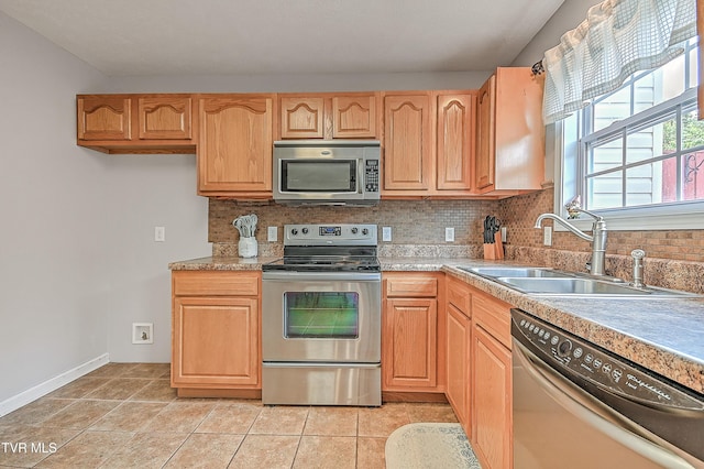 220 Amanda Ln Unit 2, Bristol, TN 37620 - kitchen featuring stainless steel appliances, a sink, decorative backsplash, and light countertops