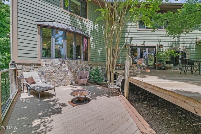 18549 Landridge Way, Abingdon, VA 24211 - deck with a fire pit