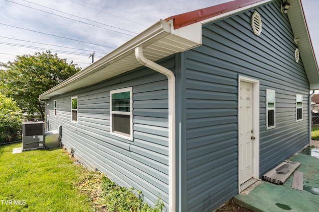 1605 E Fairview Ave, Johnson City, TN 37601 - view of home's exterior featuring a lawn