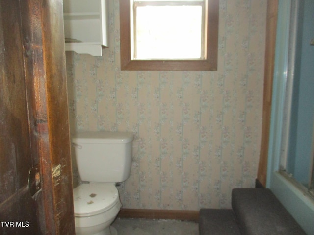 19374 Benhams Rd, Bristol, VA 24202 - bathroom with toilet, wallpapered walls, and baseboards