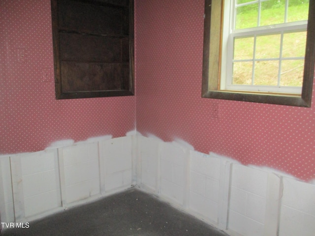 19374 Benhams Rd, Bristol, VA 24202 - detailed view of wallpapered walls