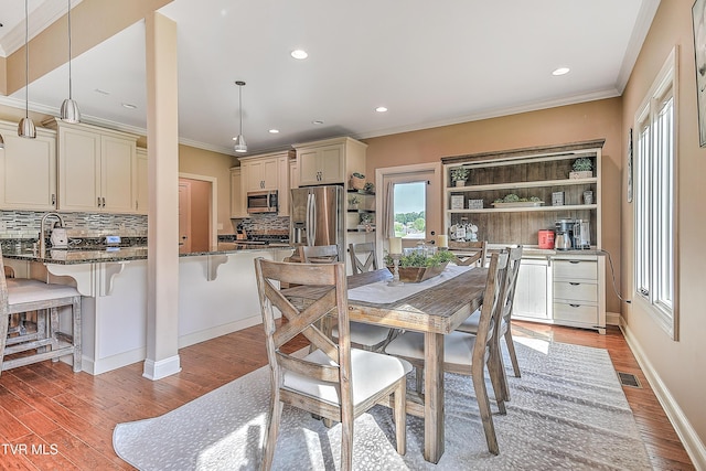 133 Christopher Way, Blountville, TN 37617 - dining room featuring crown molding, light wood-type flooring, recessed lighting, and baseboards