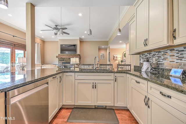 133 Christopher Way, Blountville, TN 37617 - kitchen with a sink, ceiling fan, stainless steel dishwasher, light wood-type flooring, and recessed lighting