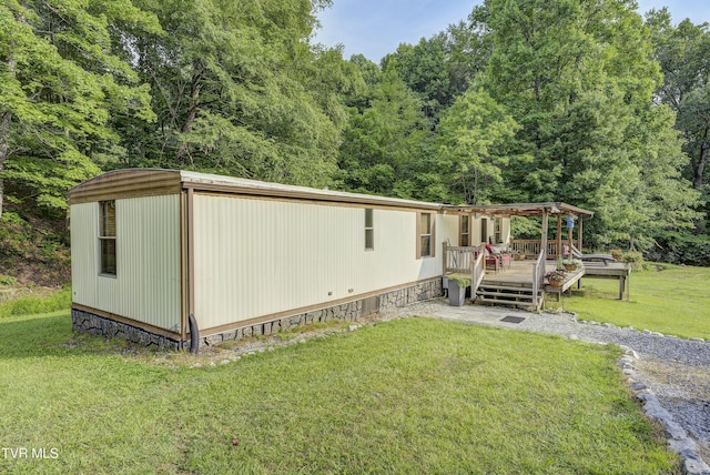 111 Jd Whitehead Rd, Roan Mountain, TN 37687 - view of side of home featuring a wooden deck, a yard, and a forest view